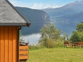 Three-Bedroom Holiday home in Utvik 1